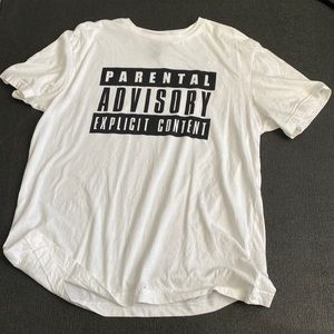White teeshirt with « parental advisory explicit content » graphic on the front